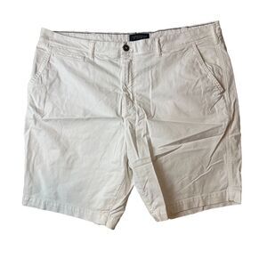 American Eagle Next Level Flex Men’s Classic Size 42 White Shorts